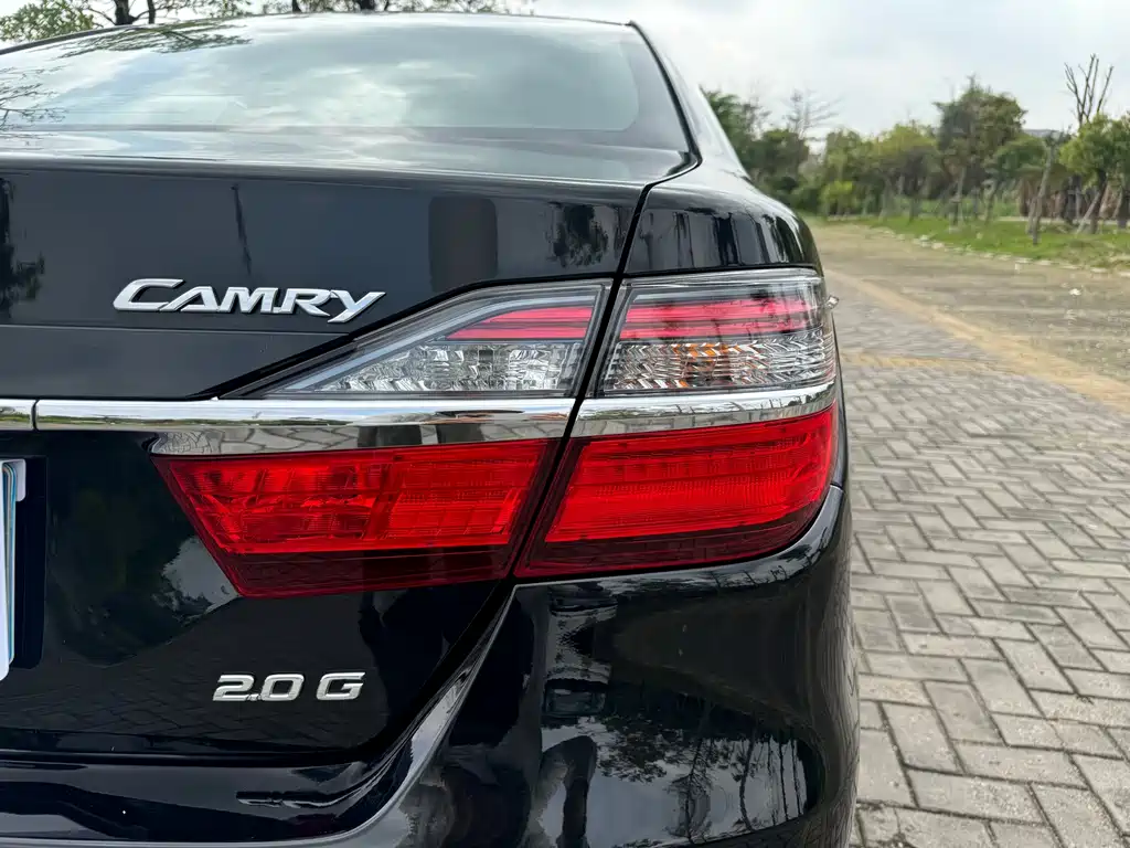Toyota Camry 2017 — фото 15