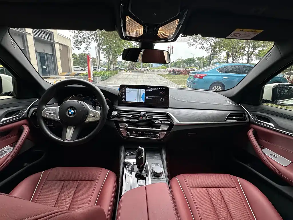 BMW 5 Series 2024 — фото 16