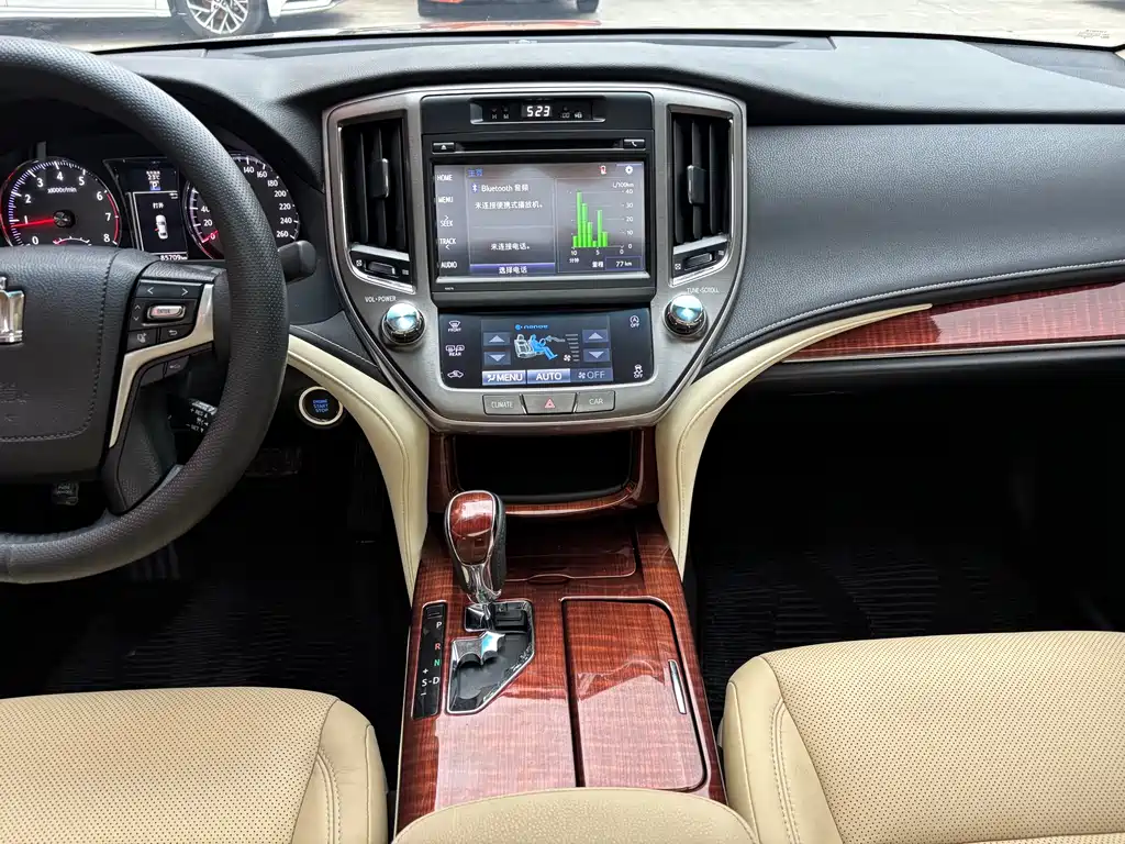 Toyota Crown 2016 — фото 11