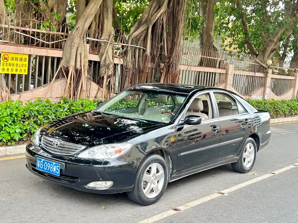 Toyota Camry 2004 — фото 1