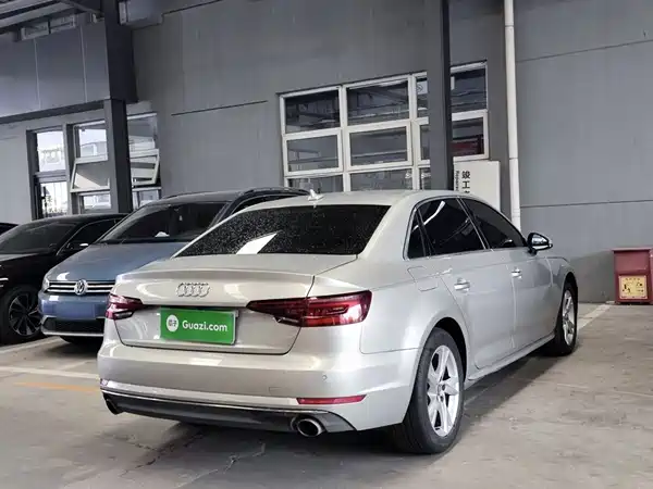 Audi A4L 2018