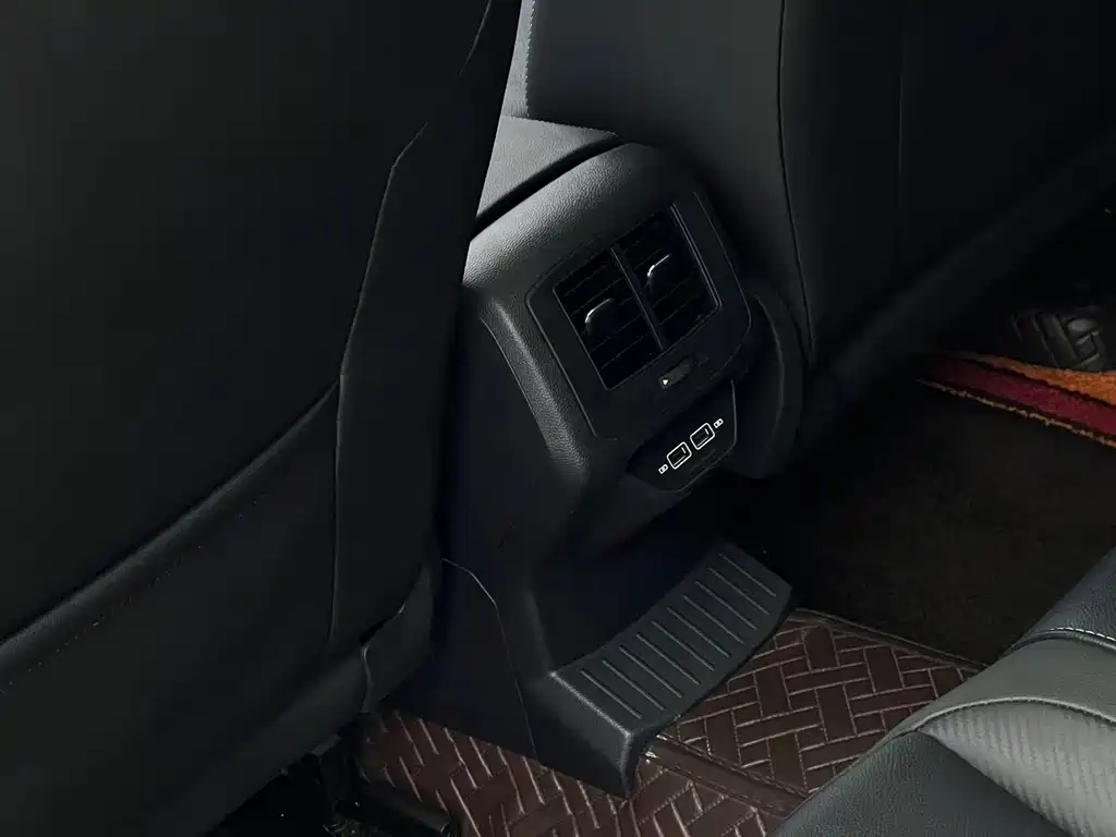 Volkswagen T-Roc 2023 — фото 14
