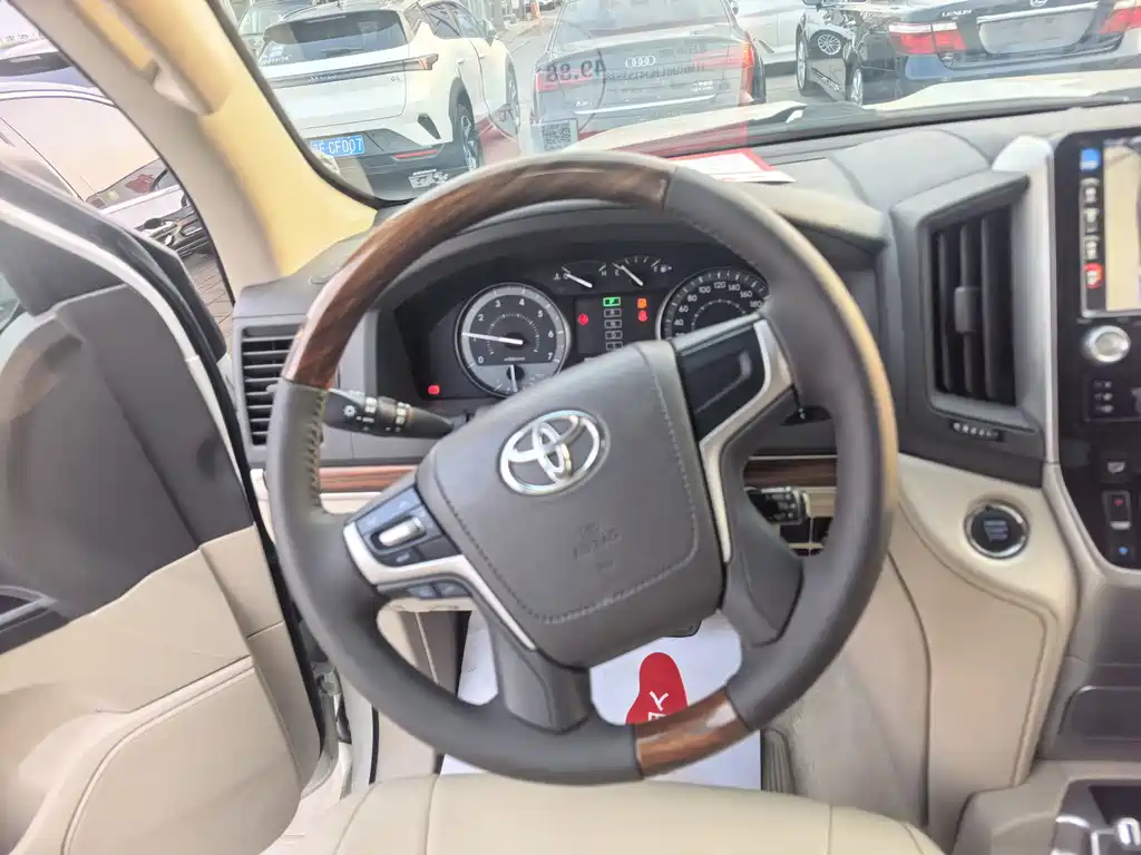 Toyota Land Cruiser 2018 — фото 9
