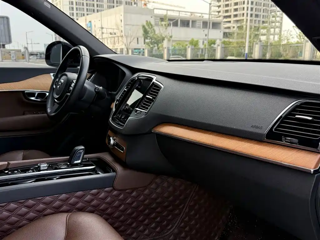 Volvo XC90 2021 — фото 28