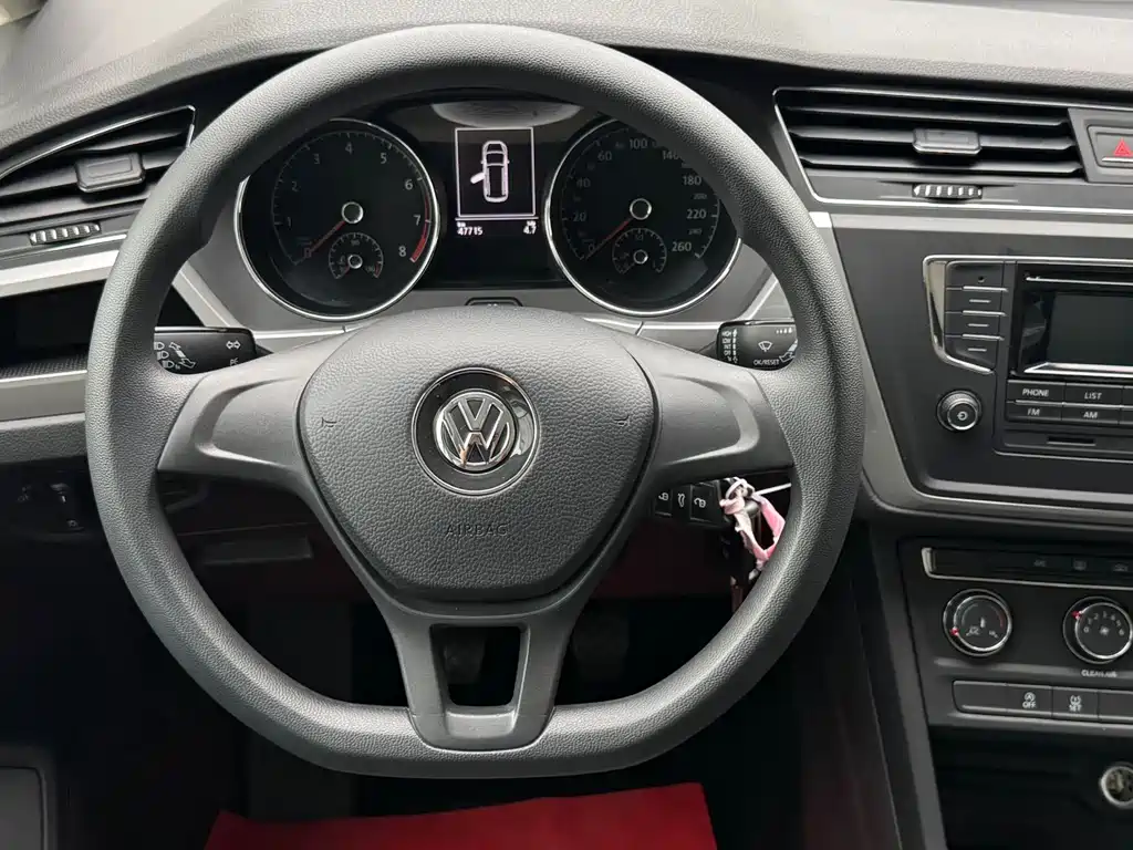 Volkswagen Touran 2017 — фото 12