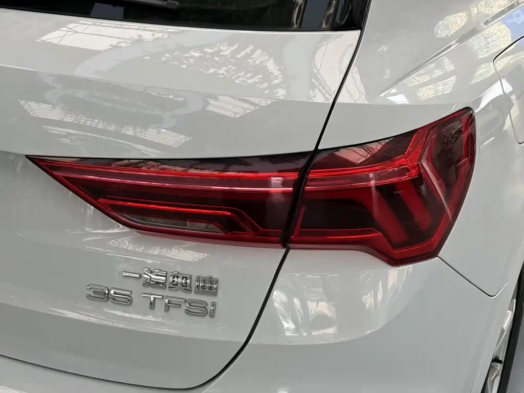 Audi Q3 2020 — фото 8
