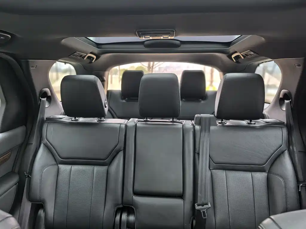 Land Rover Discovery 2018 — фото 17