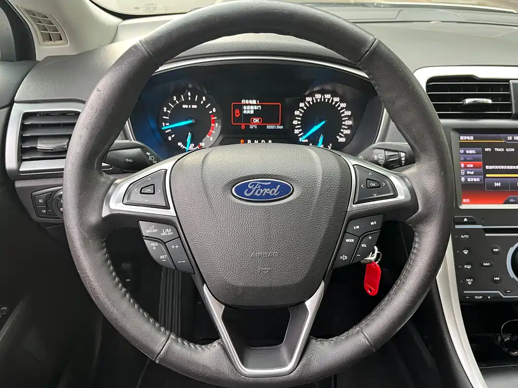 Ford Mondeo 2016 — фото 14