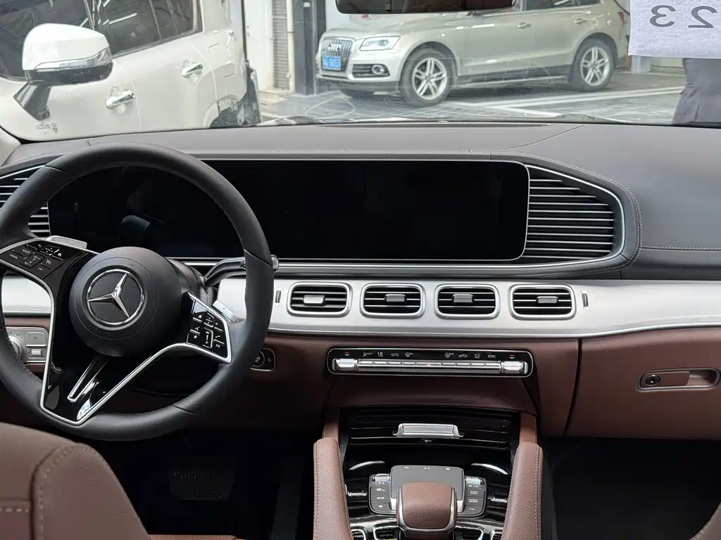 Mercedes-Benz GLS — фото 4