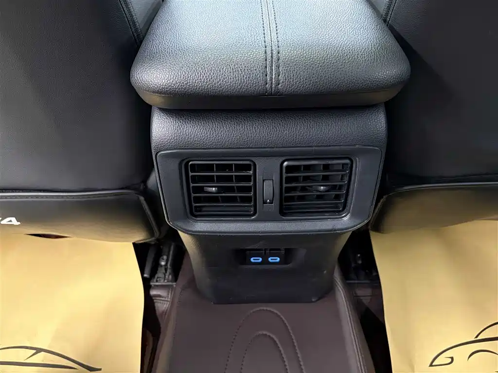 Toyota RAV4 2022 — фото 15