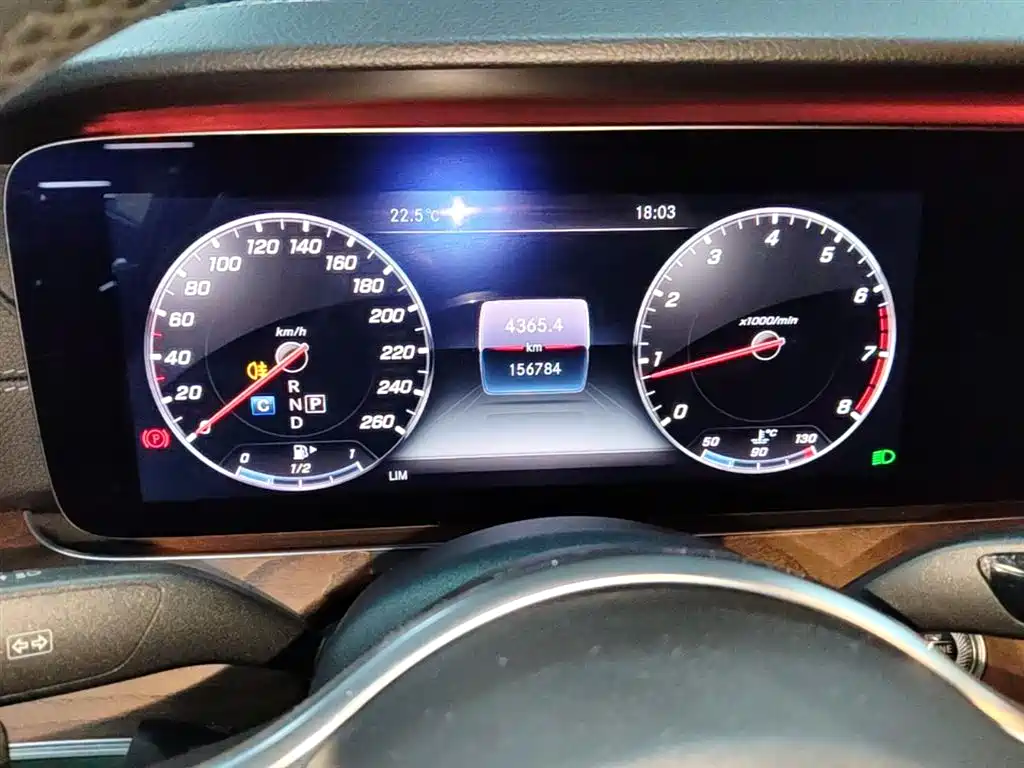 Mercedes-Benz E-Class 2019 — фото 12