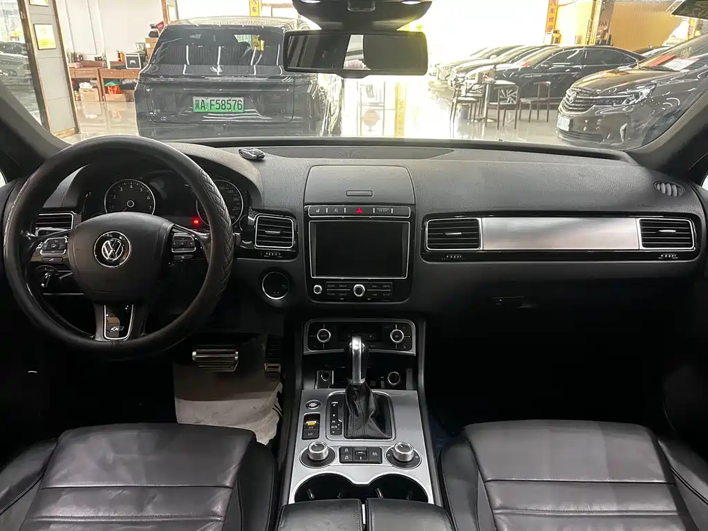 Volkswagen Touareg 2016 — фото 12