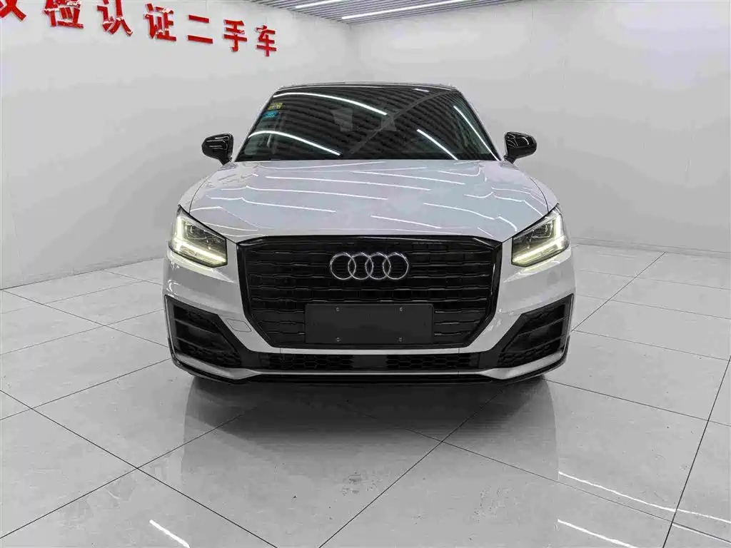 Audi Q2L 2019