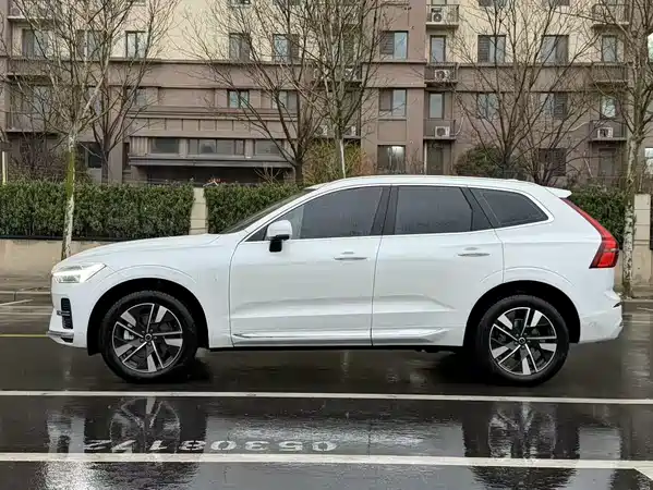 Volvo XC60 2025
