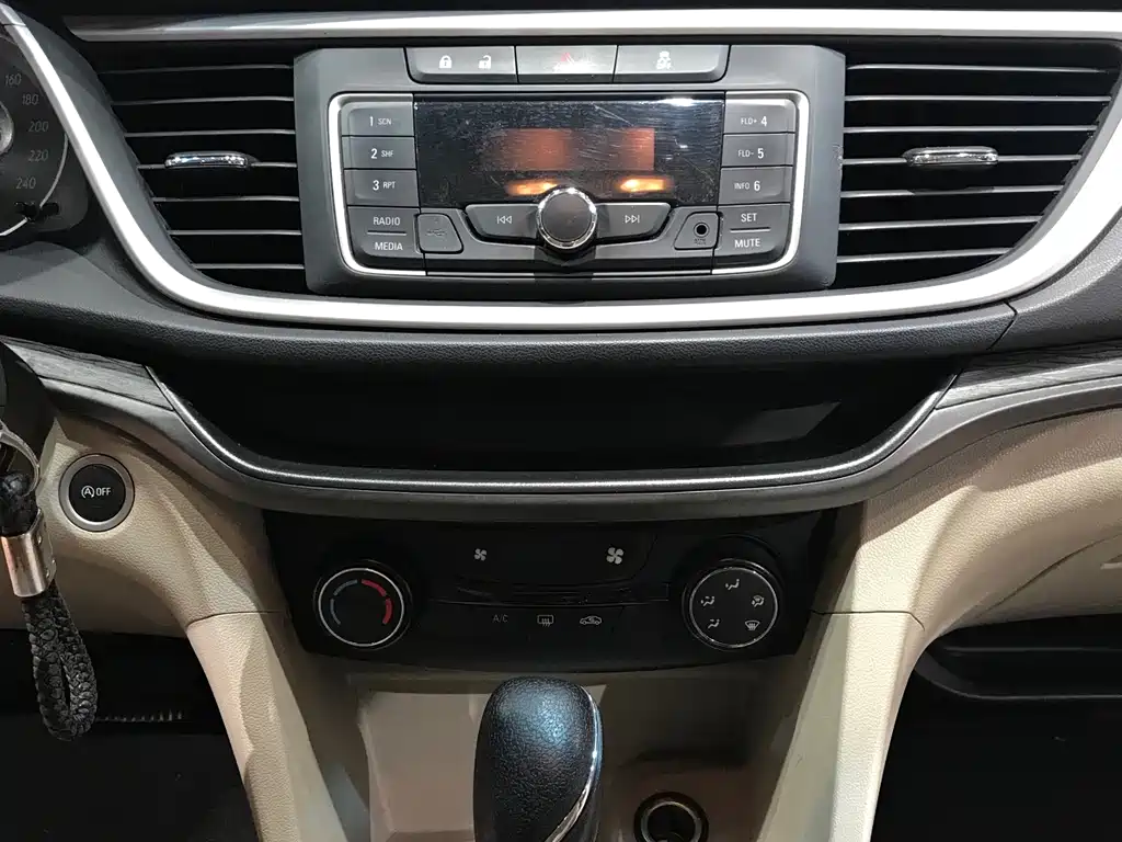 Buick Excelle 2018 — фото 27