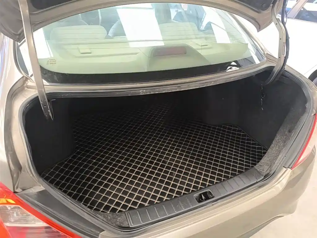 Nissan Sunny 2016 — фото 19