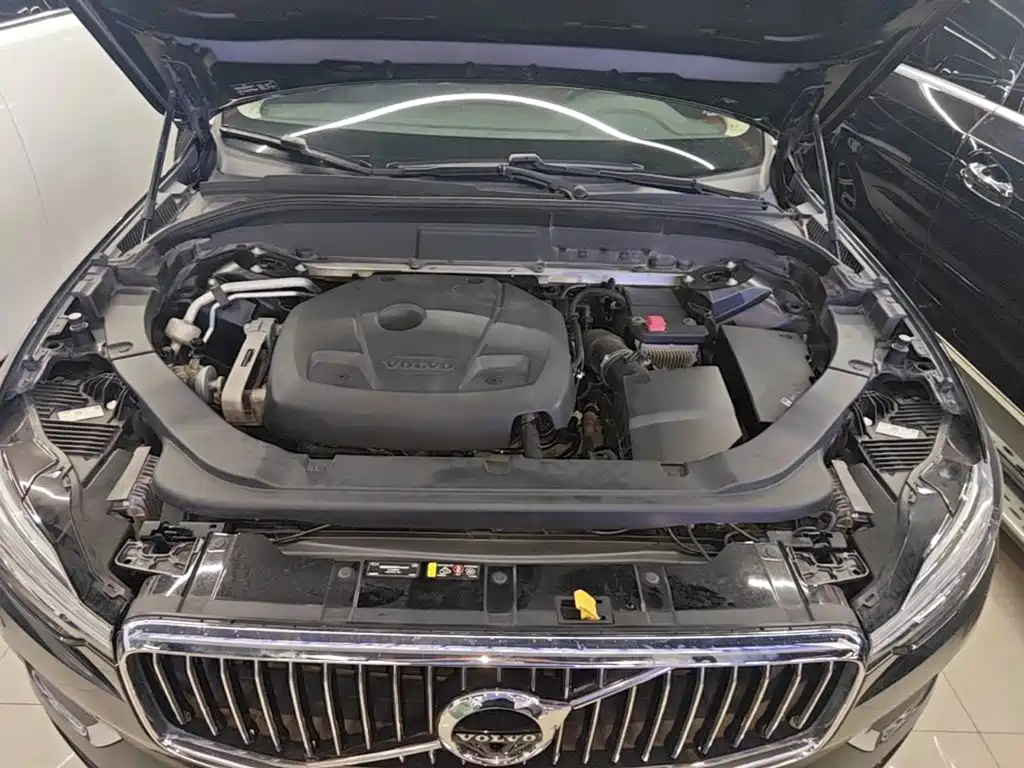 Volvo XC60 2018 — фото 20