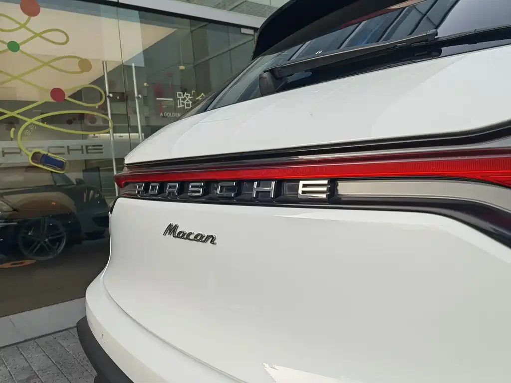 Porsche Macan 2023 — фото 17