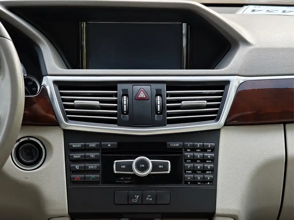Mercedes-Benz E-Class 2012 — фото 17