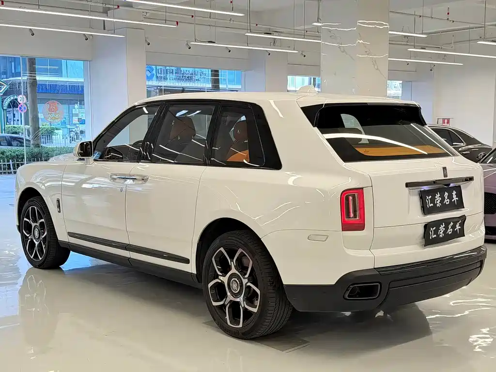 Rolls-Royce Cullinan 2022 — фото 14