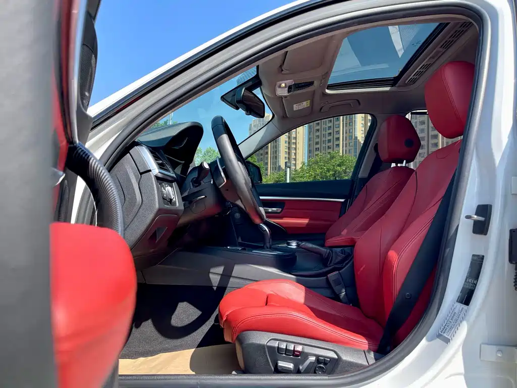 BMW 3 Series 2018 — фото 9