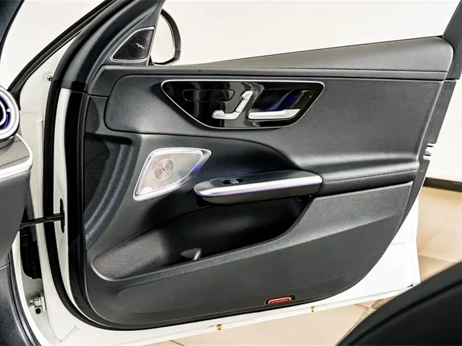 Mercedes-Benz C-Class 2024 — фото 15