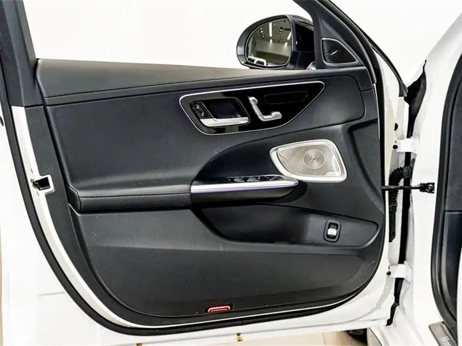 Mercedes-Benz C-Class 2024 — фото 16