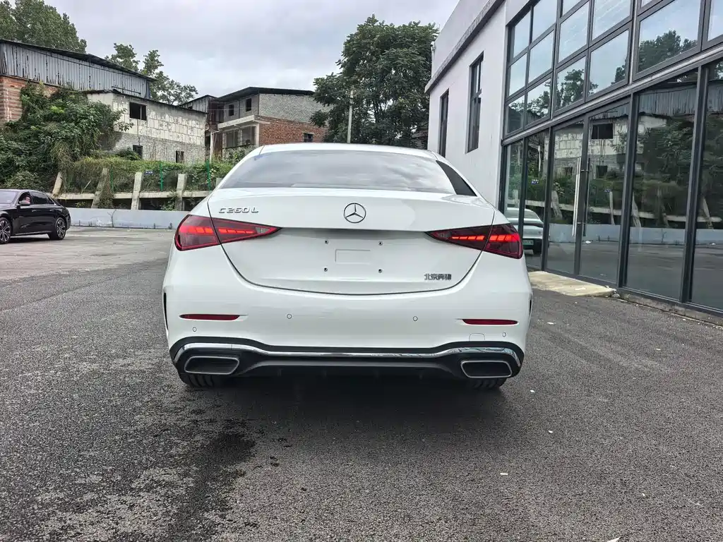 Mercedes-Benz C-Class 2024 — фото 10