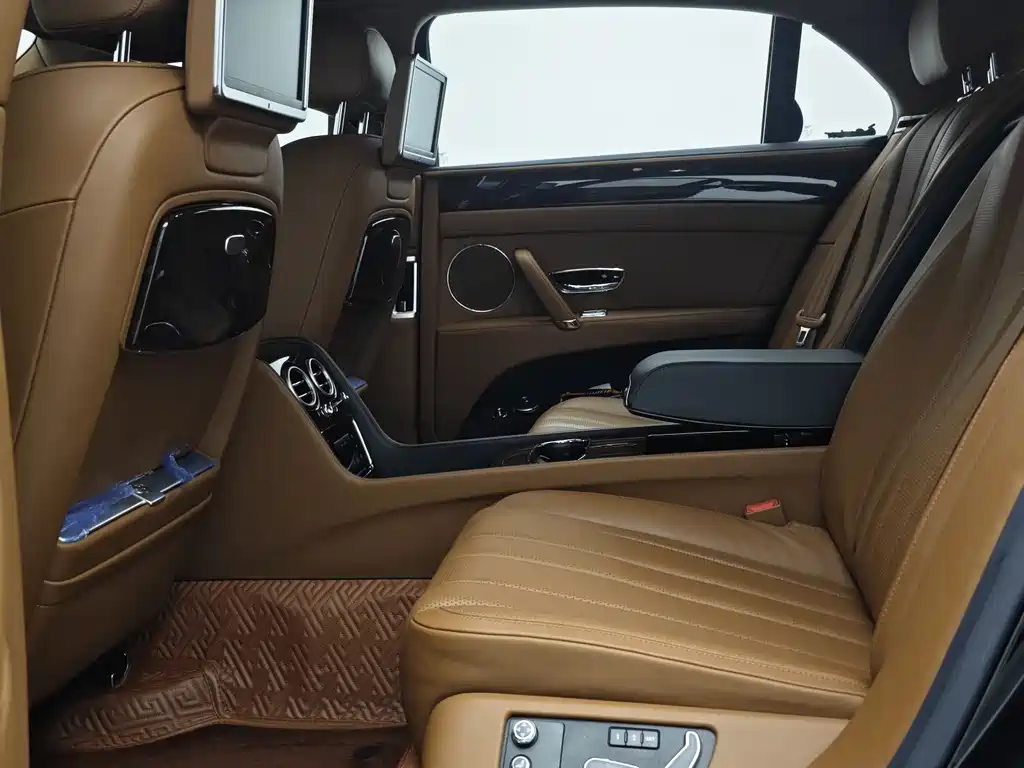 Bentley Flying Spur 2015 — фото 35