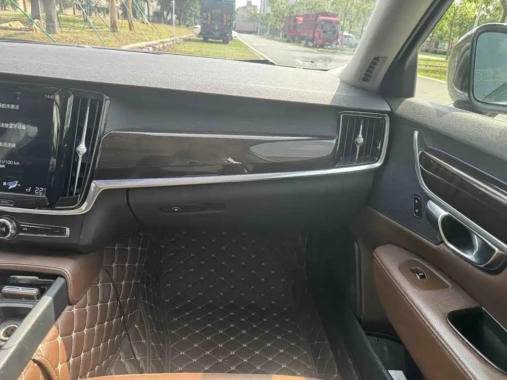Volvo S90 2018 — фото 12