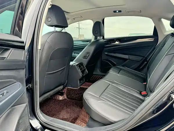 Volkswagen Passat 2022
