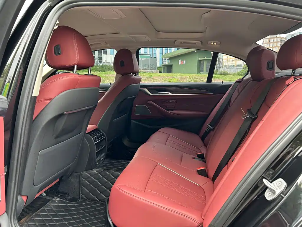 BMW 5 Series 2022 — фото 10