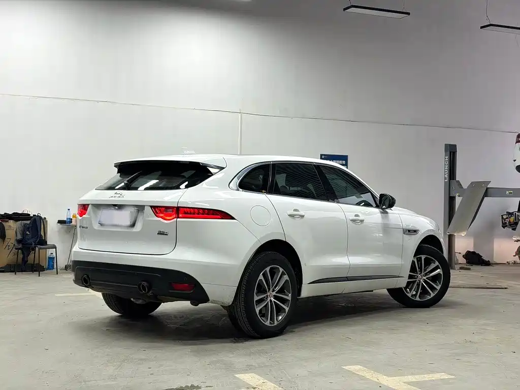Jaguar F-PACE 2017 — фото 13