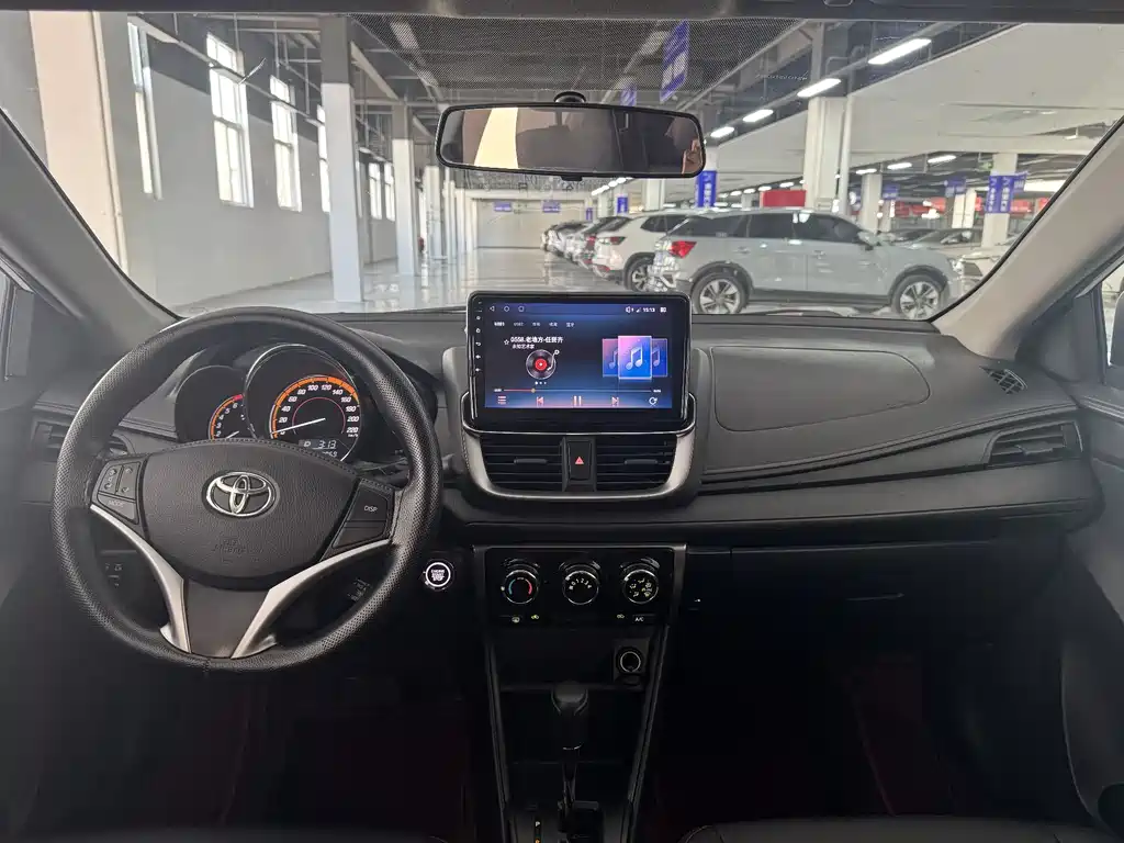 Toyota Yaris L 2023