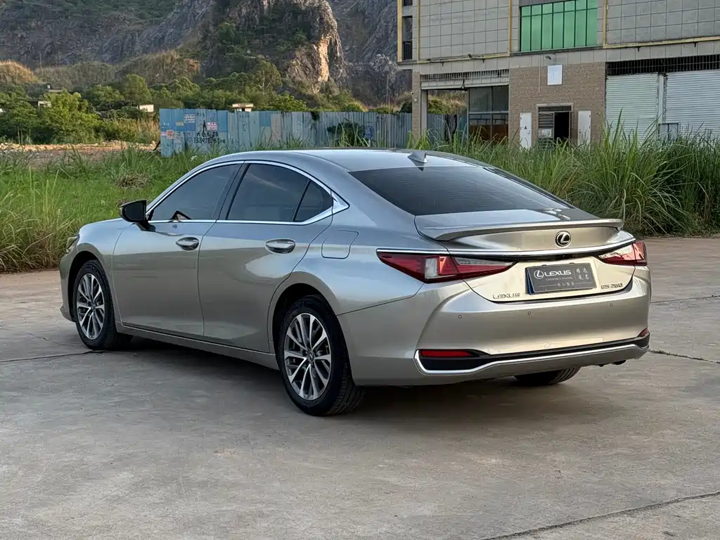 Lexus ES 2023 — фото 9