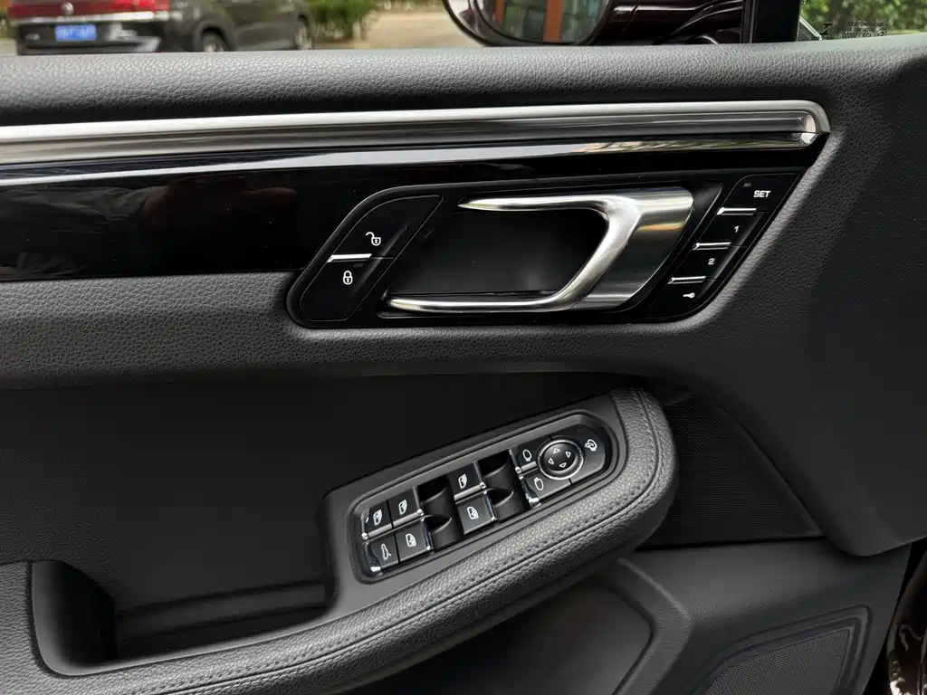 Porsche Macan 2018 — фото 19