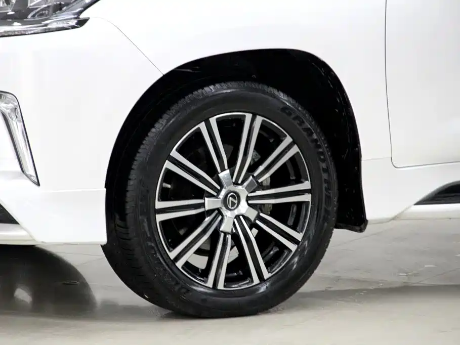 Lexus LX 2020 — фото 31