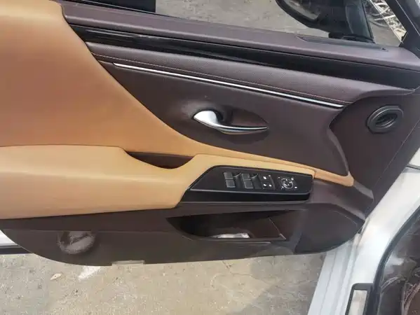 Lexus ES 2019