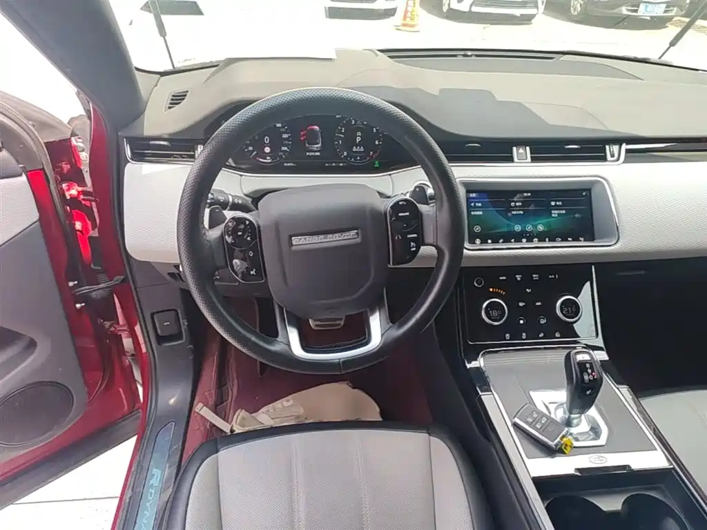 Land Rover Evoque 2021 — фото 11