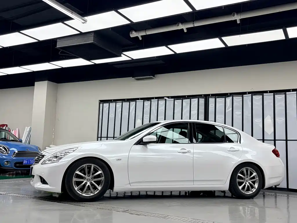 Infiniti G 2009