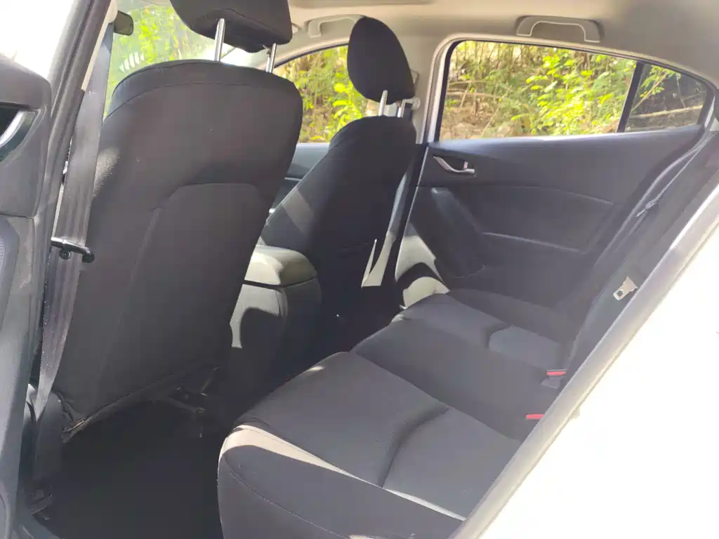 Mazda 3 Angkesela 2015