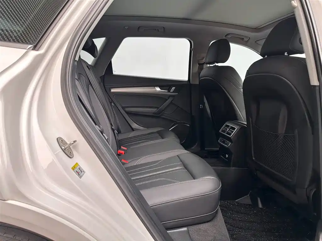 Audi Q5L 2023 — фото 13