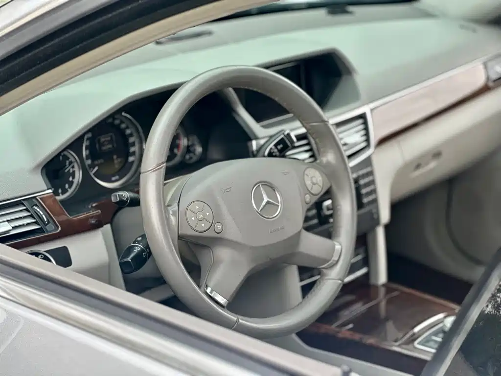 Mercedes-Benz E-Class 2012 — фото 20