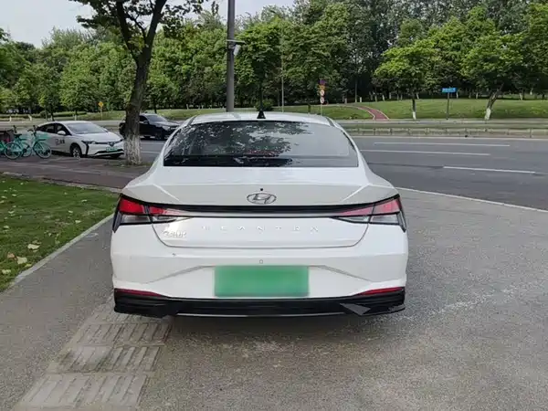 Hyundai Elantra 2022