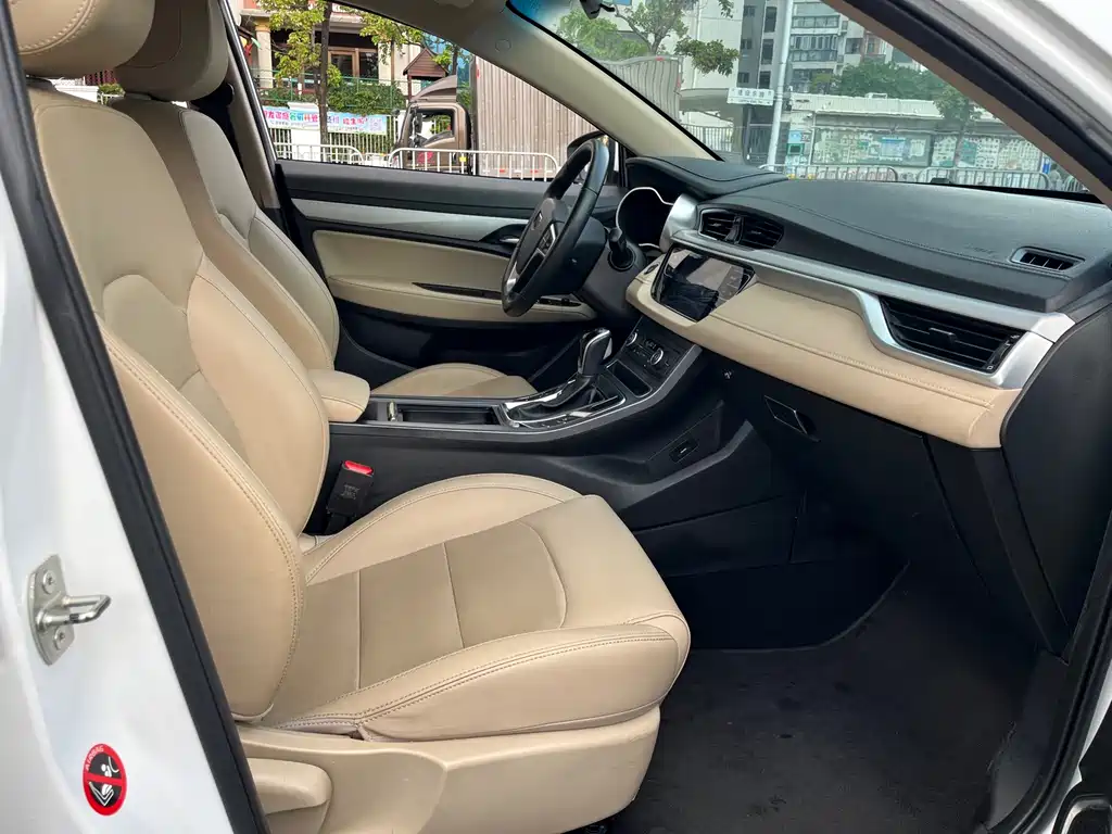 Geely Emgrand 2018 — фото 11