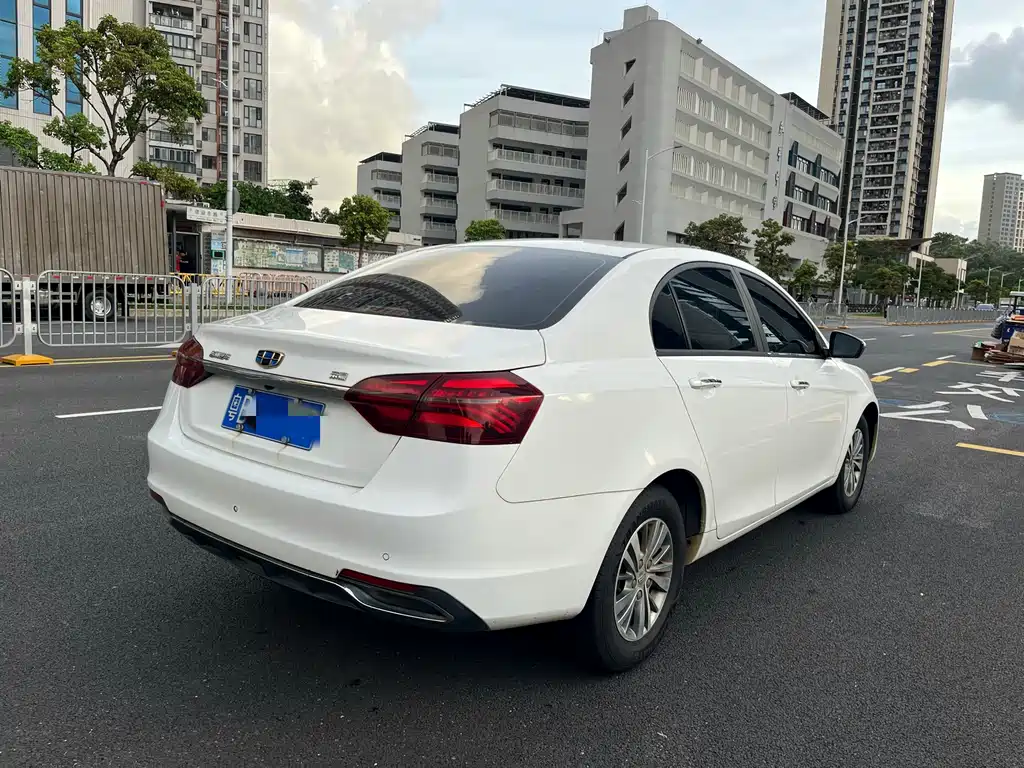 Geely Emgrand 2018 — фото 6