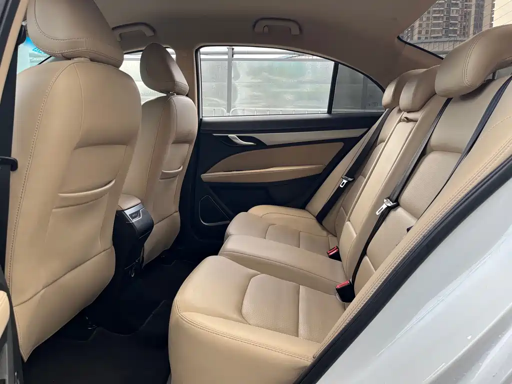 Geely Emgrand 2018 — фото 10