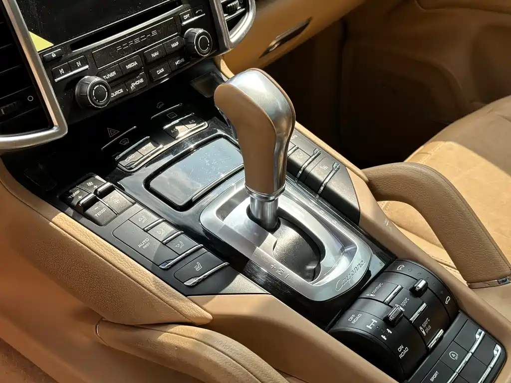 Porsche Cayenne 2017 — фото 13