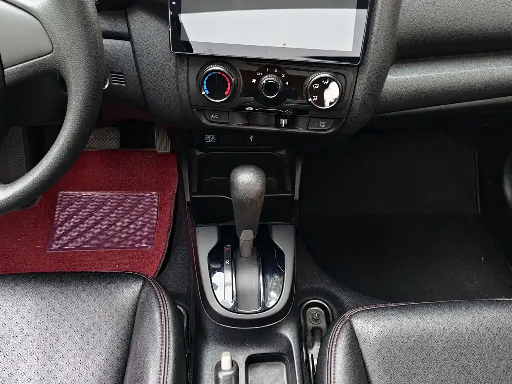 Honda Fit 2017 — фото 9