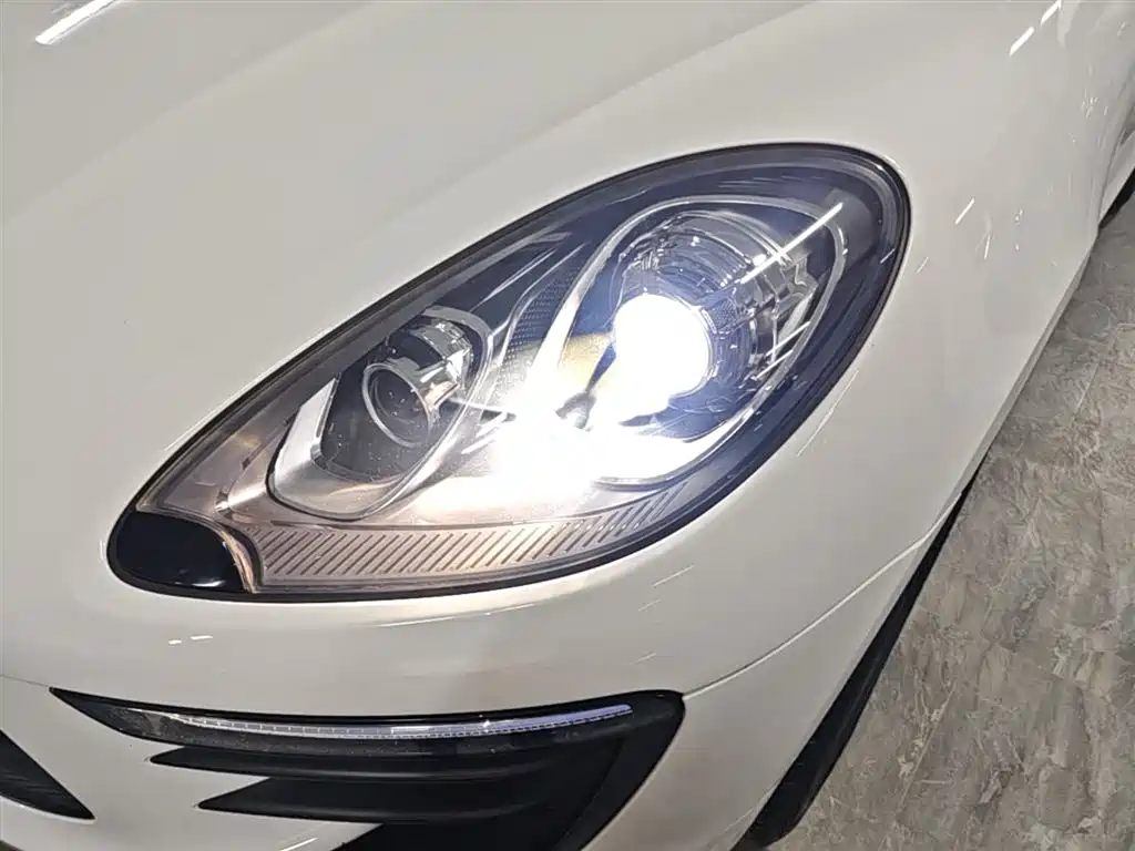 Porsche Macan 2018 — фото 24